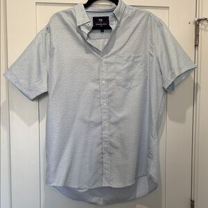 Men's Short-Sleeve Casual Button-Down Shirt in Light Blue